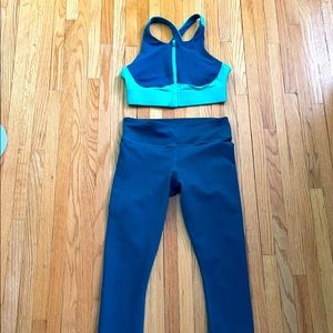 Fabletics outfit: teal leggings (XS) and top (S)